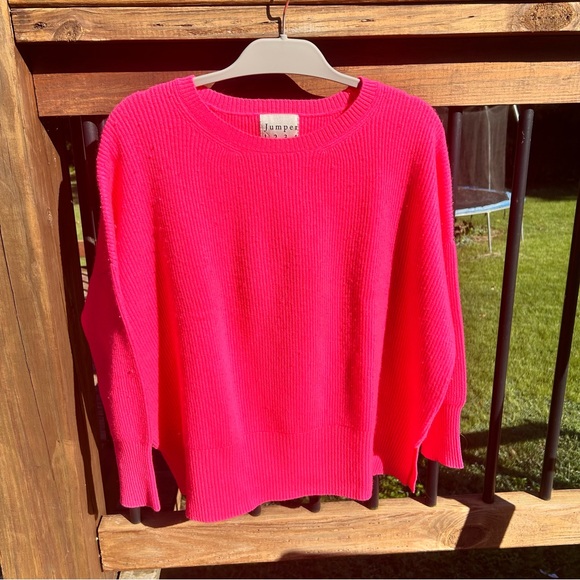 Jumper 1234 Women's Vibrant Pink Crew Neck Sweater - Picture 1 of 6